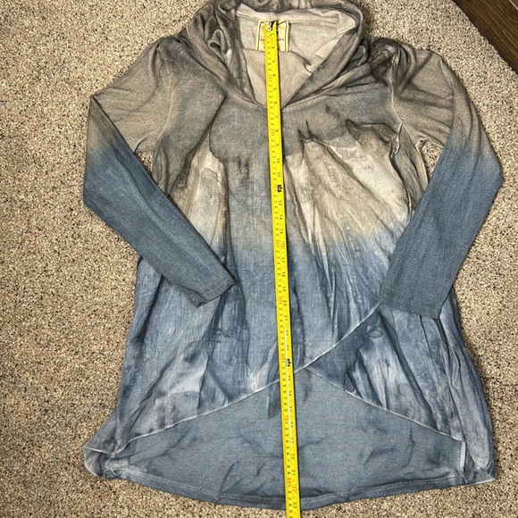 Fleur de Lis Cowl Neck Linen Blend Top Size Medium - Picture 10 of 10